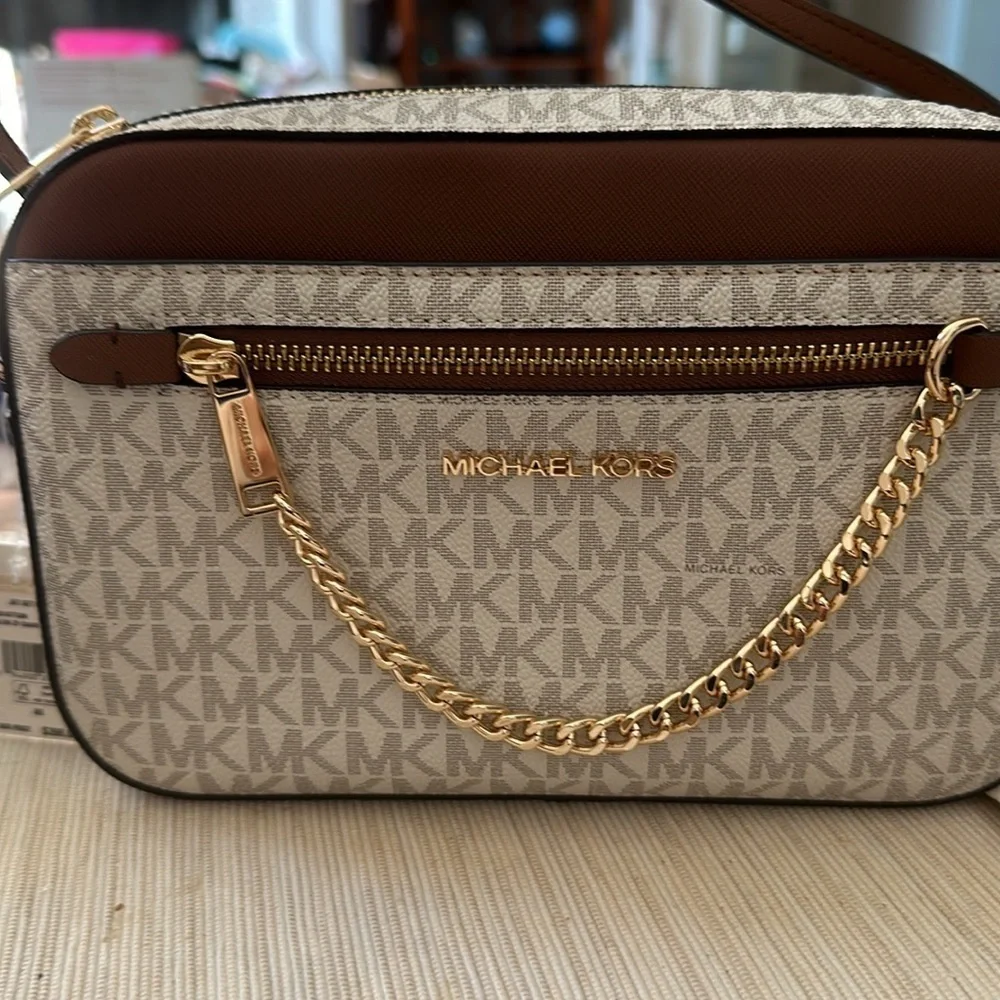 Michael by Michael Kors Jet Set Logo Crossbody Bag – Camera Style - Picture 8 of 8